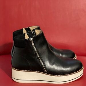 Silent D Nene Platform Bootie size 9